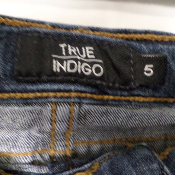 True Indigo Dark Wash Boys Size 5 Shorts Distressed - Picture 4 of 12